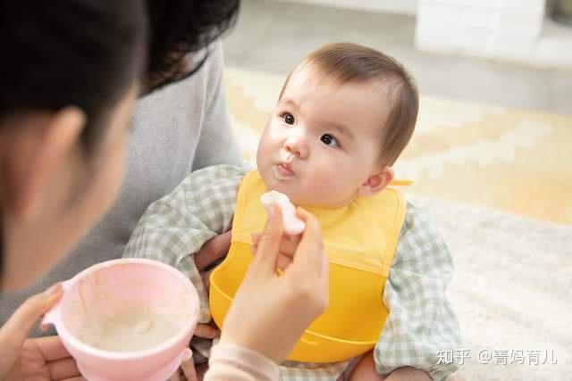 二个月宝宝吃多少毫升，新手爸妈必知的喂养指南